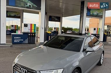 Седан Audi A4 2016 в Львові
