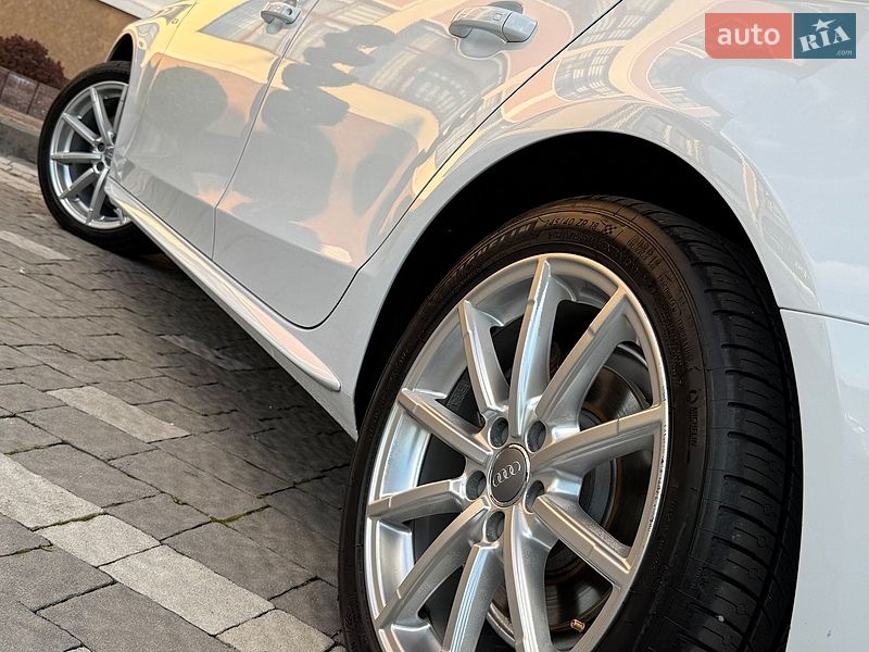 Седан Audi A4 2014 в Дрогобыче