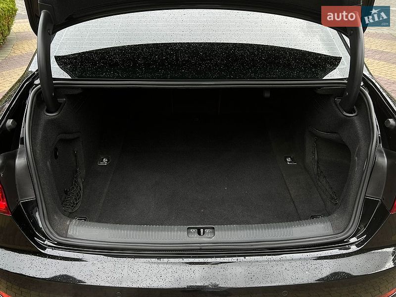 Седан Audi A4 2018 в Львове