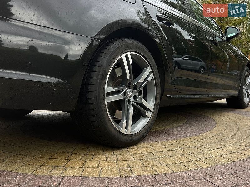 Седан Audi A4 2018 в Львове