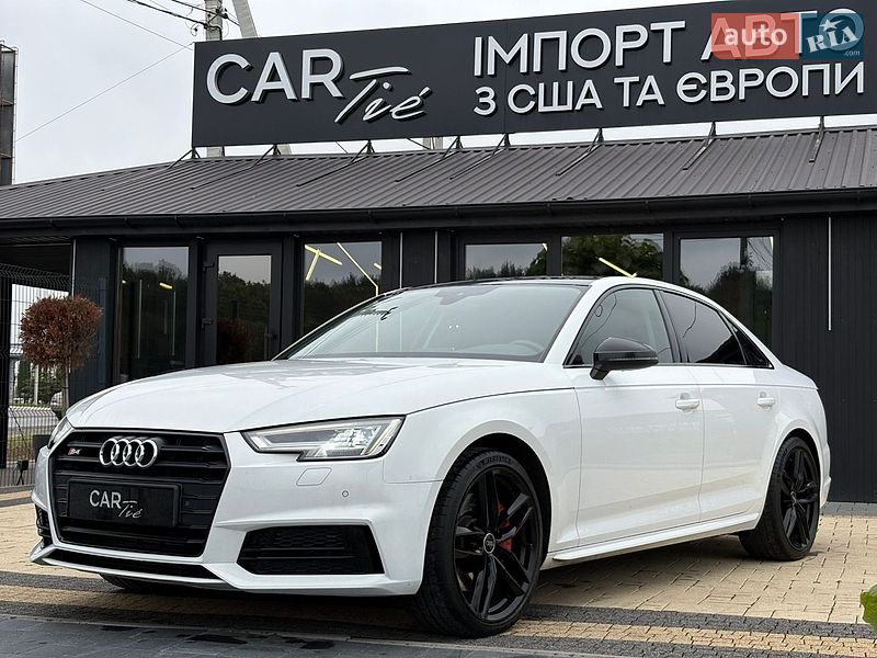 Седан Audi A4 2016 в Львові