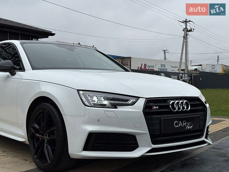 Седан Audi A4 2016 в Львові
