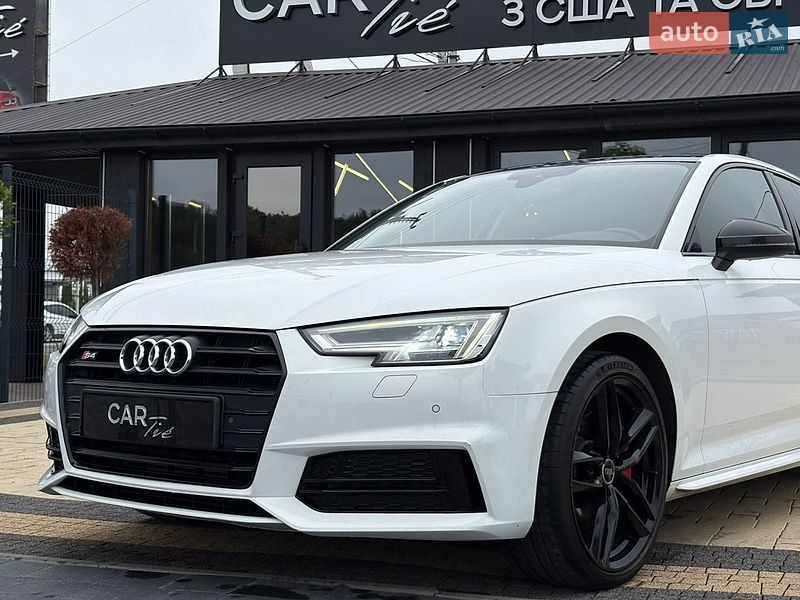 Седан Audi A4 2016 в Львові