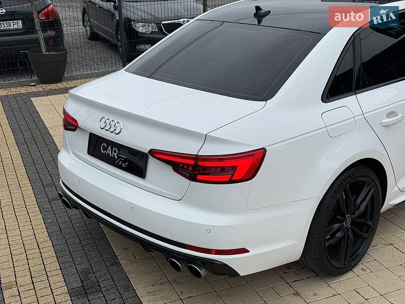 Седан Audi A4 2016 в Львові