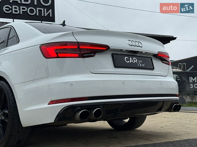 Седан Audi A4 2016 в Львові