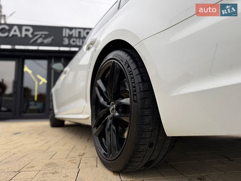 Седан Audi A4 2016 в Львові