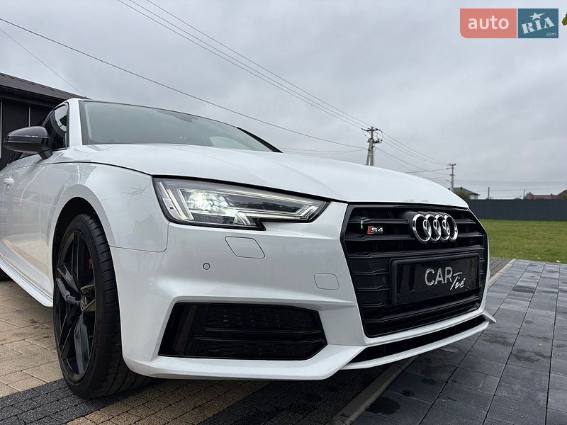 Седан Audi A4 2016 в Львові