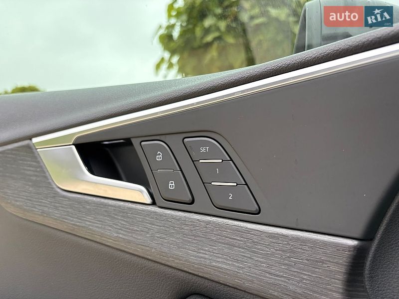 Седан Audi A4 2016 в Львові