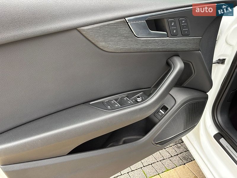 Седан Audi A4 2016 в Львові