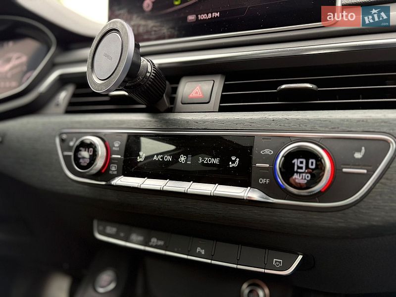 Седан Audi A4 2016 в Львові
