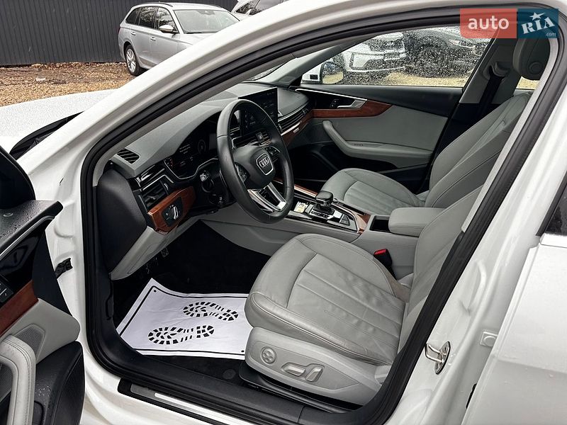 Седан Audi A4 2021 в Львове