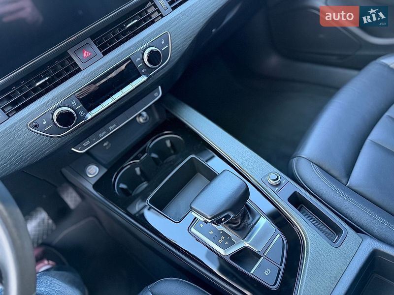 Седан Audi A4 2019 в Львове