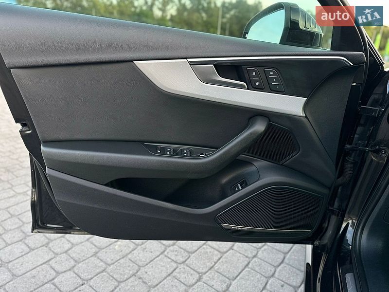 Седан Audi A4 2018 в Бродах
