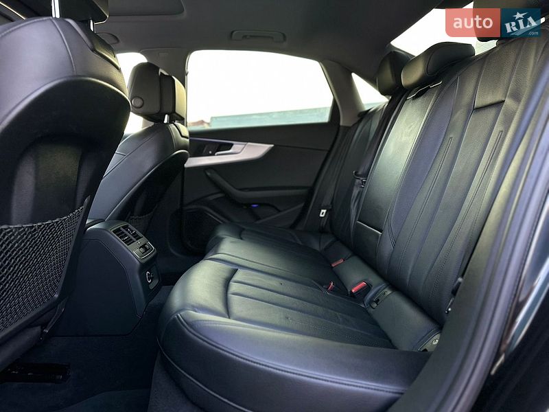 Седан Audi A4 2018 в Бродах