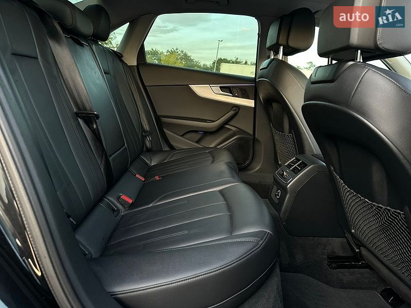 Седан Audi A4 2018 в Бродах