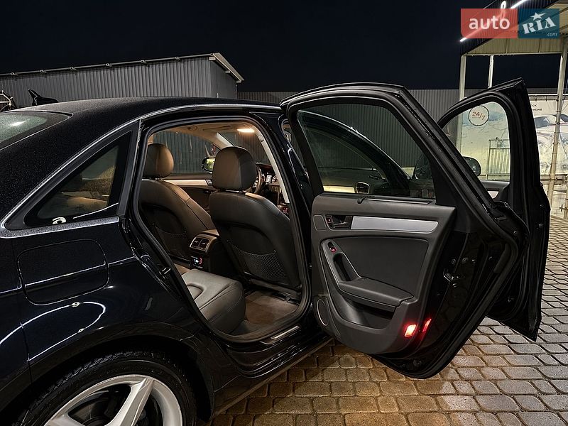 Седан Audi A4 2010 в Львове