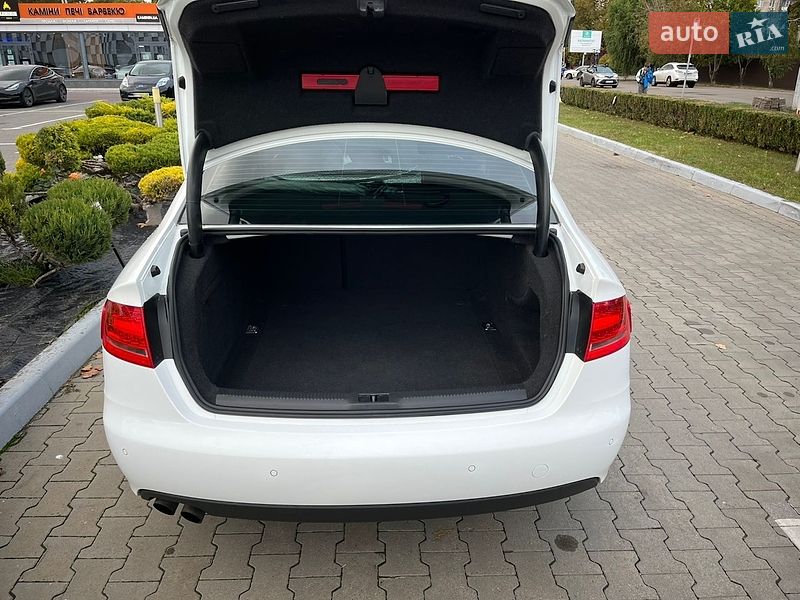 Седан Audi A4 2010 в Одесі