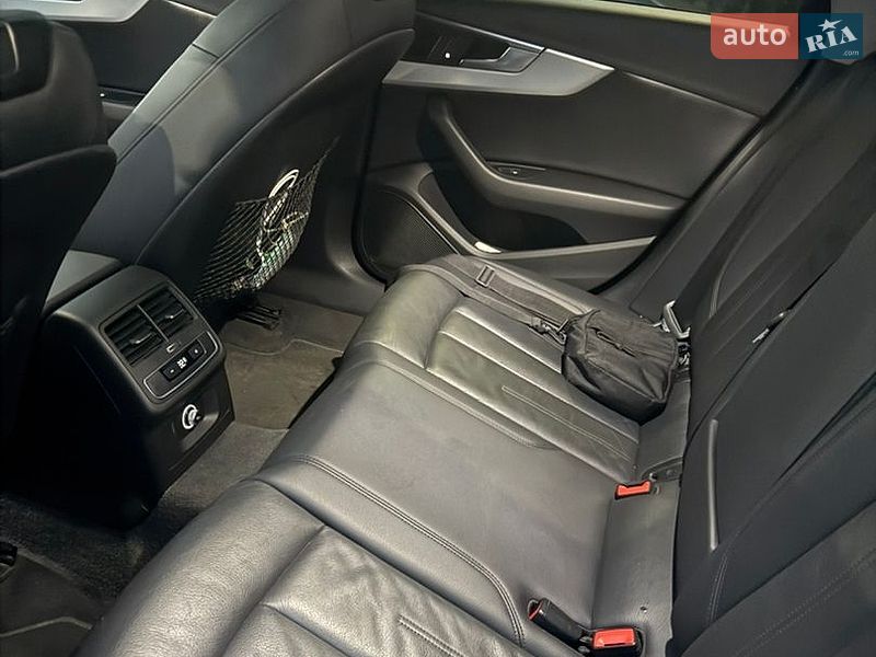 Седан Audi A4 2017 в Золочеве