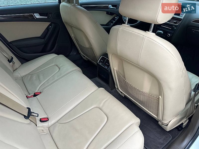 Седан Audi A4 2014 в Львове