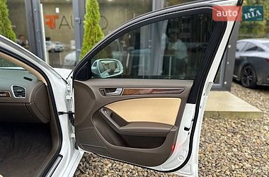 Седан Audi A4 2014 в Львове