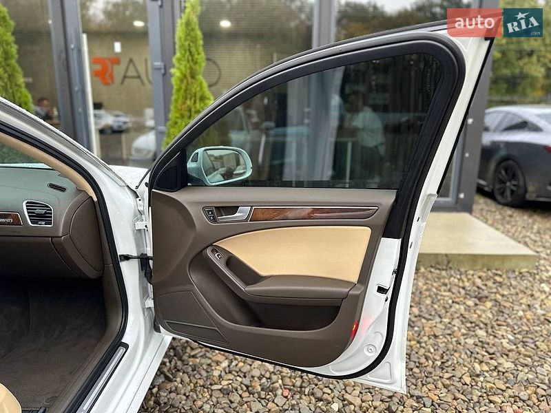 Седан Audi A4 2014 в Львове