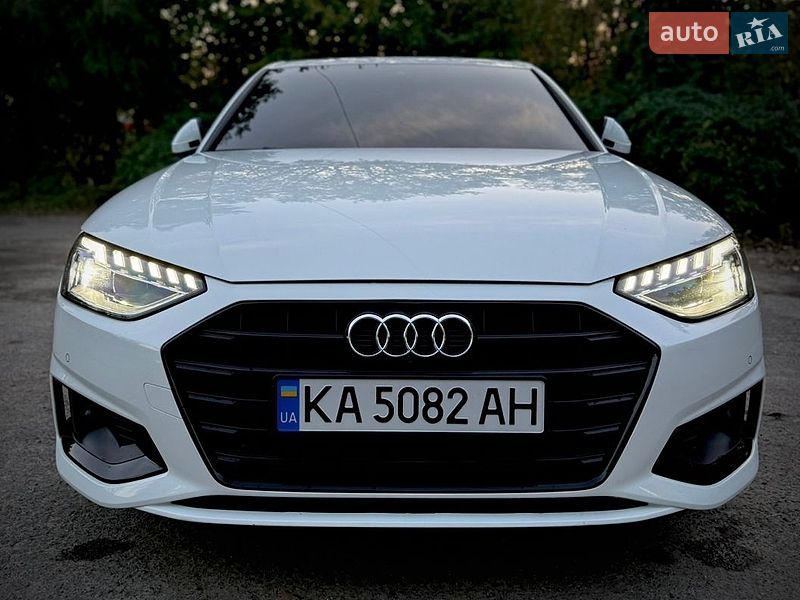 Седан Audi A4 2022 в Киеве