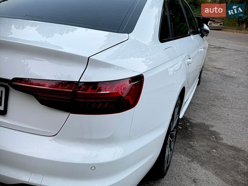 Седан Audi A4 2022 в Киеве