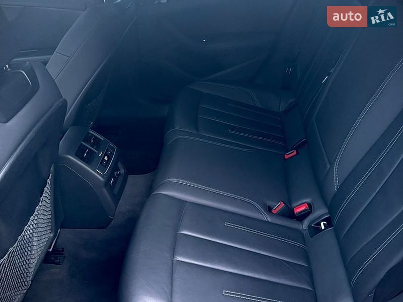 Седан Audi A4 2022 в Киеве