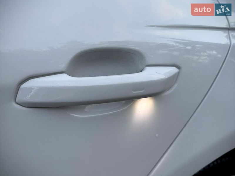 Седан Audi A4 2022 в Киеве