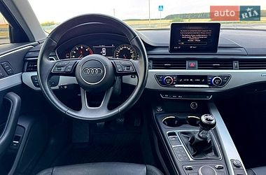 Седан Audi A4 2017 в Хмельницком