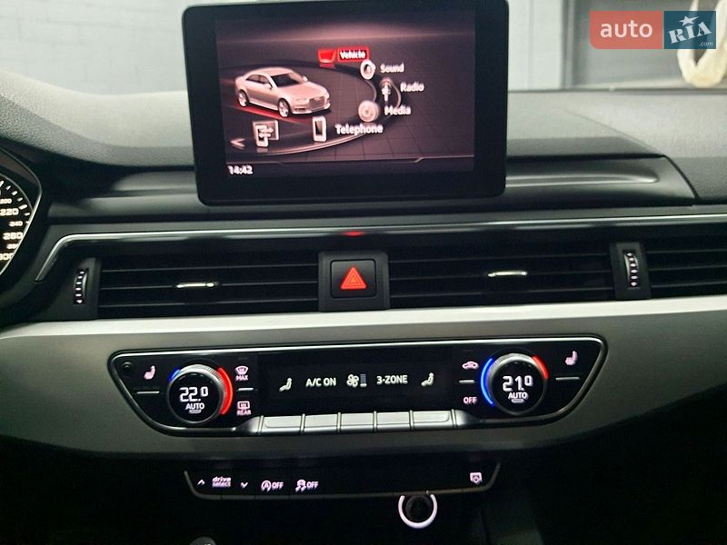 Седан Audi A4 2017 в Хмельницком