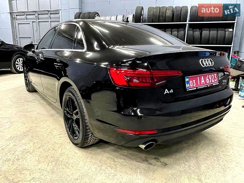 Седан Audi A4 2017 в Хмельницком