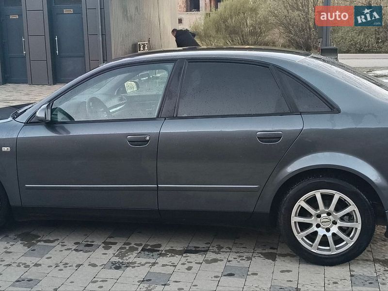 Седан Audi A4 2003 в Нижних Воротах