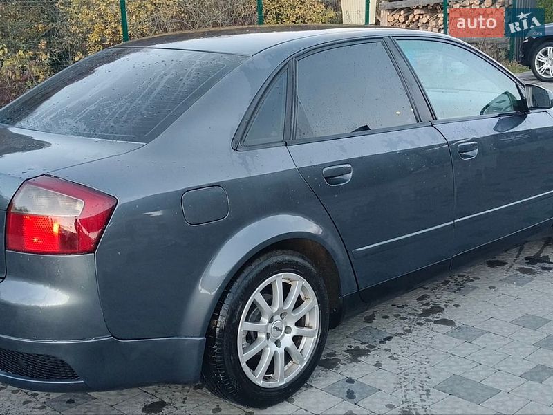 Седан Audi A4 2003 в Нижних Воротах
