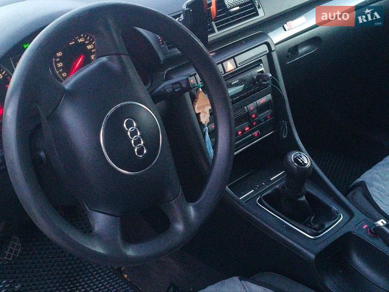 Седан Audi A4 2003 в Нижних Воротах
