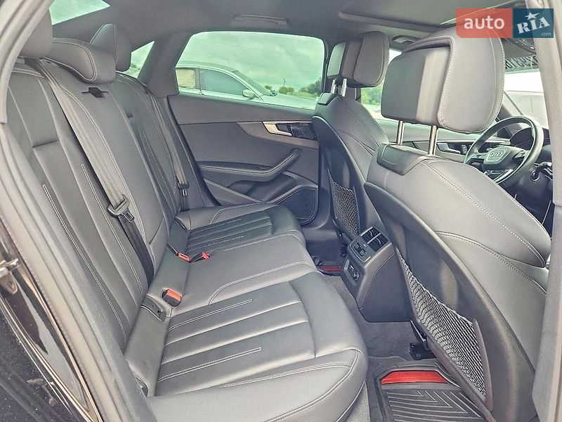 Седан Audi A4 2024 в Ровно