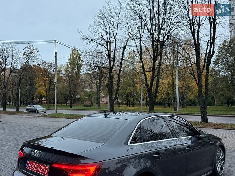 Седан Audi A4 2018 в Рівному