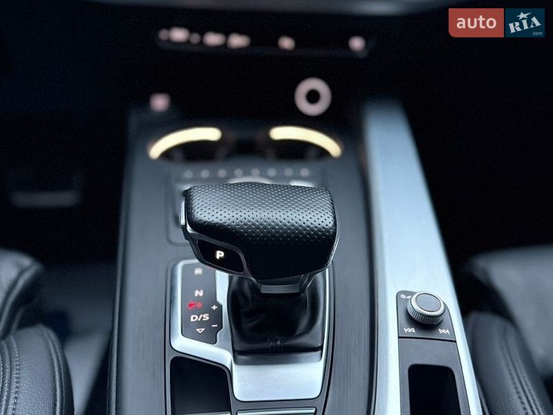 Седан Audi A4 2018 в Рівному