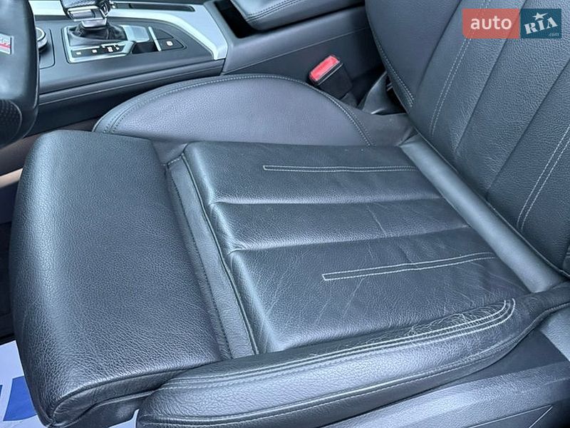 Седан Audi A4 2018 в Рівному