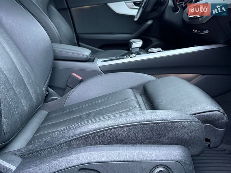 Седан Audi A4 2018 в Рівному