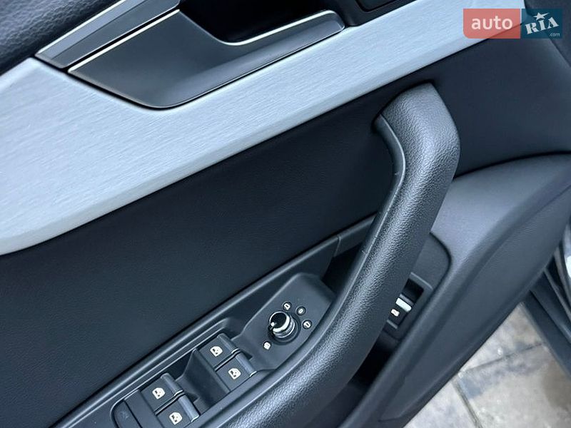 Седан Audi A4 2018 в Рівному