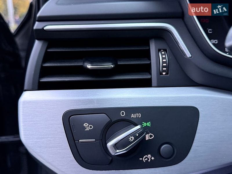 Седан Audi A4 2018 в Рівному