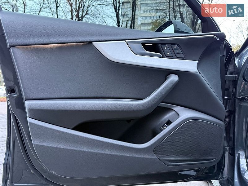 Седан Audi A4 2018 в Рівному