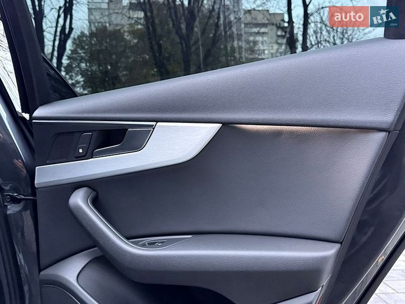 Седан Audi A4 2018 в Рівному