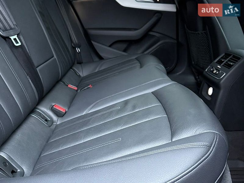 Седан Audi A4 2018 в Рівному