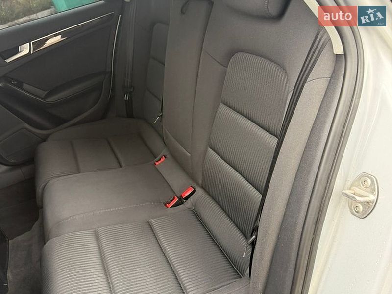 Седан Audi A4 2013 в Кам'янському