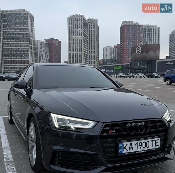 Седан Audi A4 2017 в Киеве