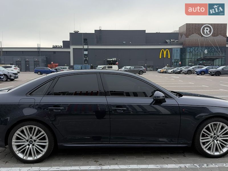 Седан Audi A4 2017 в Киеве