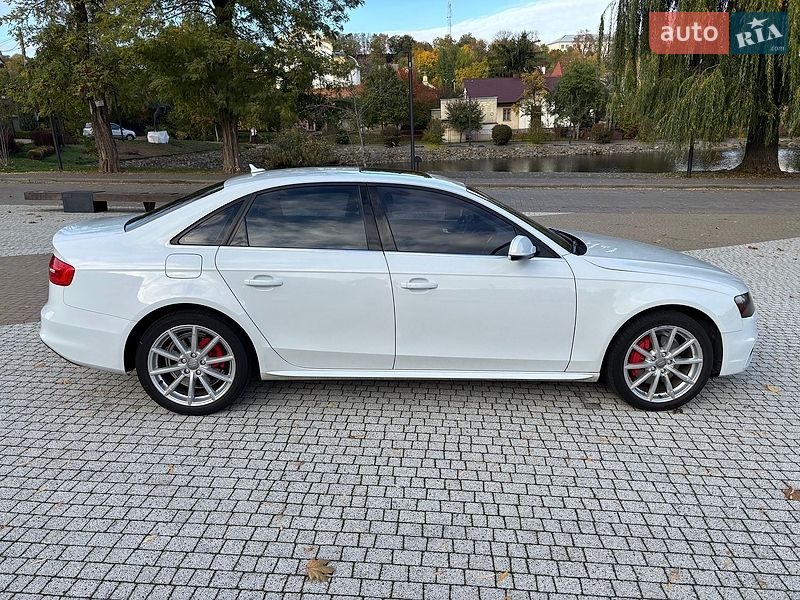 Седан Audi A4 2014 в Винниках