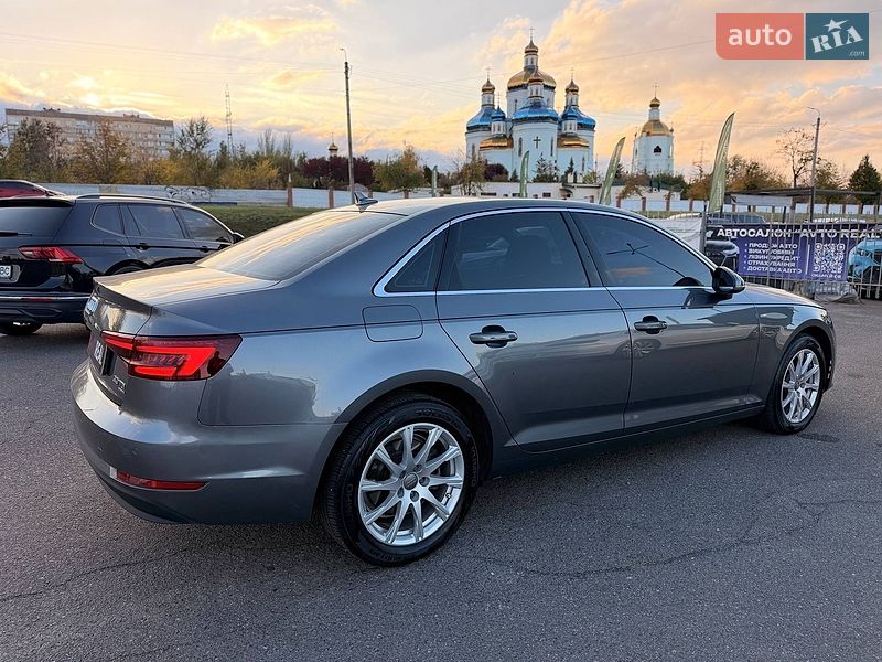 Седан Audi A4 2018 в Кривом Роге